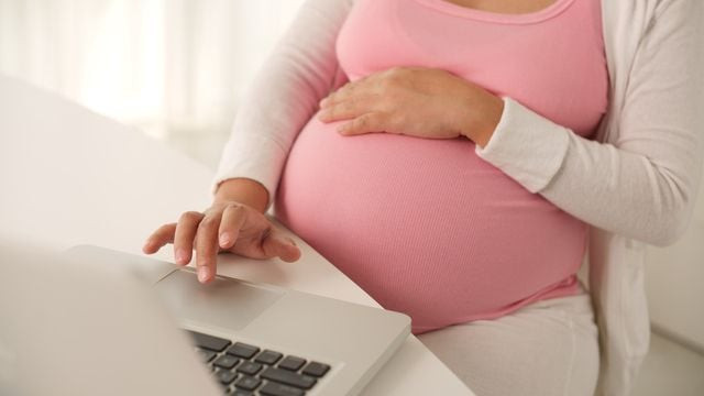 Предоставляется ли государственная помощь при беременности, если женщина стоит на учете в центре занятости — разъяснение