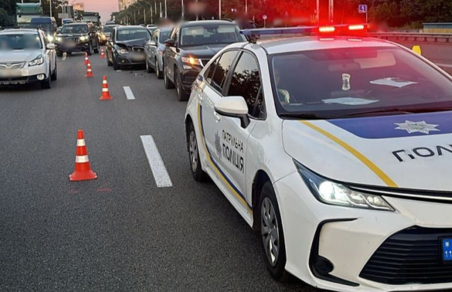 В Киеве из-за атаки РФ частично перекрыто движение на нескольких участках дорог – где