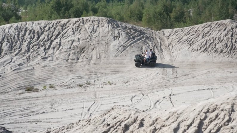 На Рівненщині на місцях колишньої «бурштинової лихоманки» тепер проводять екскурсії