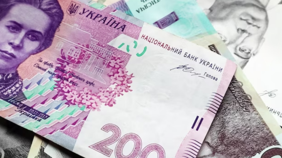 НБУ временно не печатает новые банкноты номиналом 100 и 200 гривен