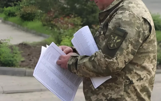 Гражданских лиц за распространение материалов, оскорбляющих честь военнослужащего или его близких родственников, смогут наказать ограничением свободы