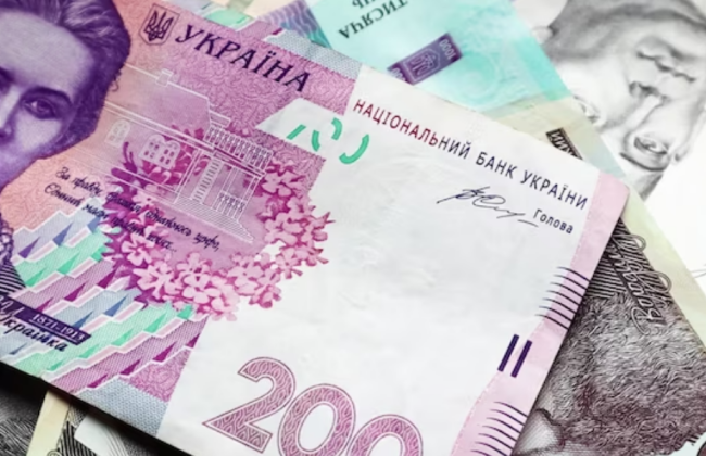 НБУ временно не печатает новые банкноты номиналом 100 и 200 гривен