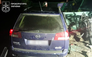 На Рівненщині нетверезий водій перевищив швидкість і влетів у паркан: є жертва
