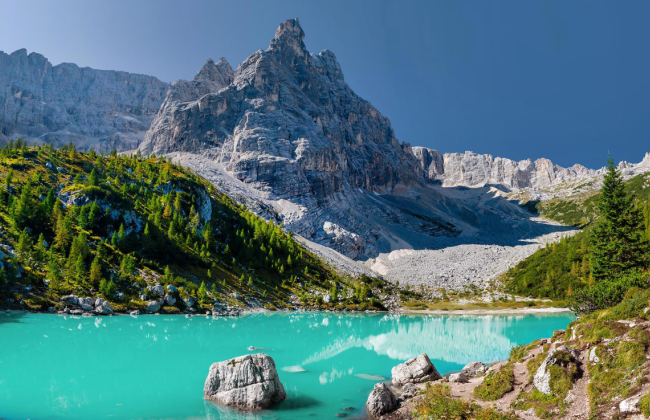 В Доломитовых Альпах фермеры установили турникеты – туристам придется платить за проход