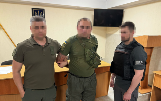 В Запорожье инспектора колонии будут судить за поставку заключенным наркотиков и телефонов