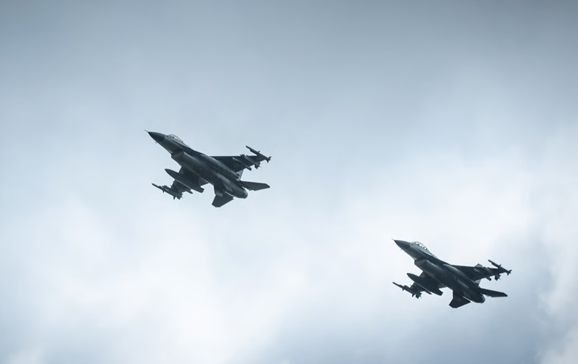 В Украине празднуют День авиации — поздравления в прозе, стихах, открытках