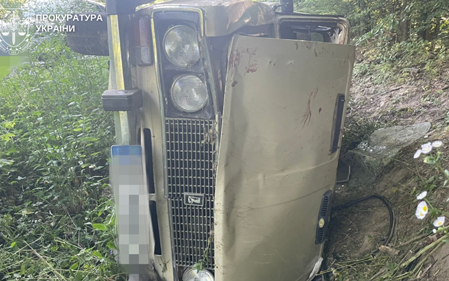 Злетів у кювет: на Хмельниччині п’яний водій без прав травмував пасажирку