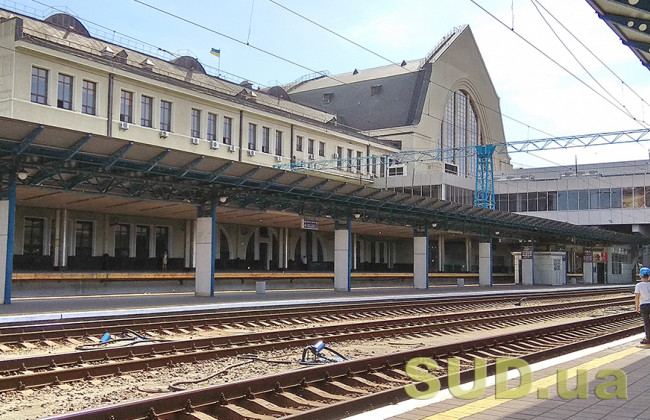 В Киевской области в результате обстрела повреждена железнодорожная инфраструктура: ряд поездов задерживается