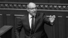 Вбивство Андрія Парубія у Львові – поліція розшукує нападника у формі кур’єра