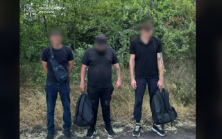 Военнослужащий из Одесской области хотел помочь сыну и еще двоим мужчинам бежать за границу