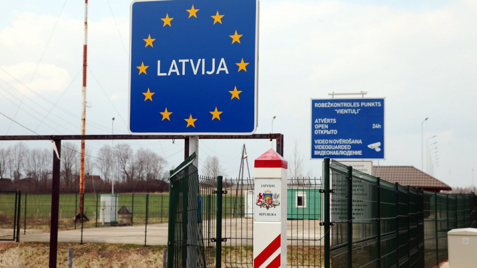 Латвия вводит новые правила въезда для граждан Украины и других стран вне ЕС