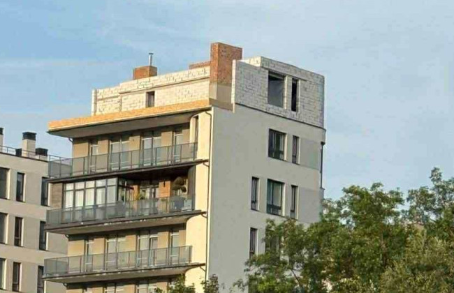 Во Львове владелица квартиры на шестом этаже самовольно надстроила седьмой этаж