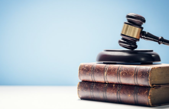 Суд в США признал незаконным отказ учесть религиозные убеждения госслужащего