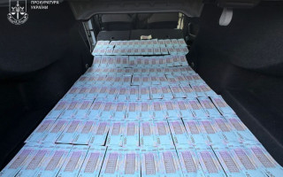В Черкасской области разоблачили дельцов, которые за 200 тысяч гривен обещали организовать выезд мужчины за границу
