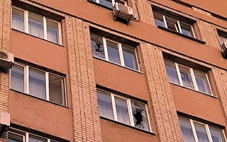 В Херсоне в результате обстрела повреждено здание суда, фото