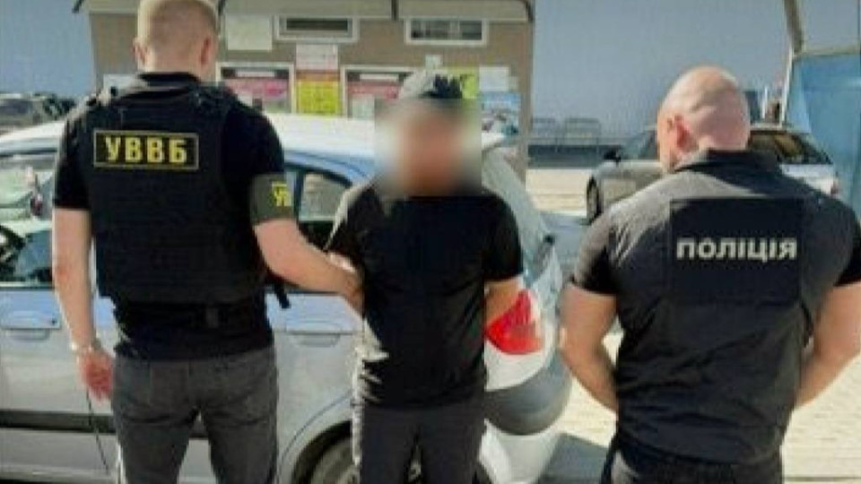 В Закарпатье мужчина требовал $6000 за услуги по переправке за границу и пытался подкупить пограничника