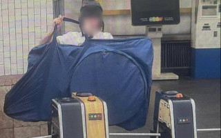 В Киеве привлекли к ответственности студента, который ехал на велосипеде по эскалатору метро