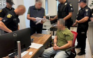 Подозреваемого в убийстве Андрея Парубия доставили в суд для избрания ему меры пресечения, видео