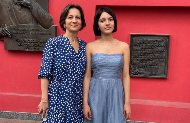 Режиссер Наталья Ворожбит заявила, что ее дочери отказали в проживании в общежитии УКУ из-за флажка ЛГБТ в соцсетях