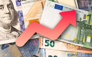 Українці в серпні активніше купували долари та євро – НБУ назвав цифри