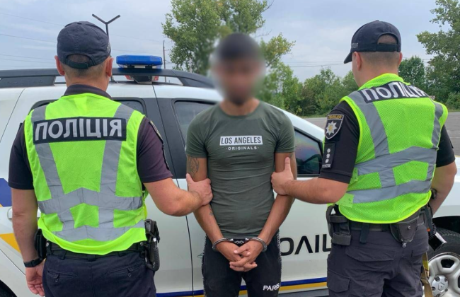 На Закарпатті затримали чоловіка, який за $4300 переправляв ухилянтів через кордон