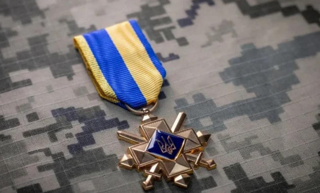 Нагороджені «Хрестом бойових заслуг» отримають статус осіб з особливими заслугами перед Батьківщиною — закон