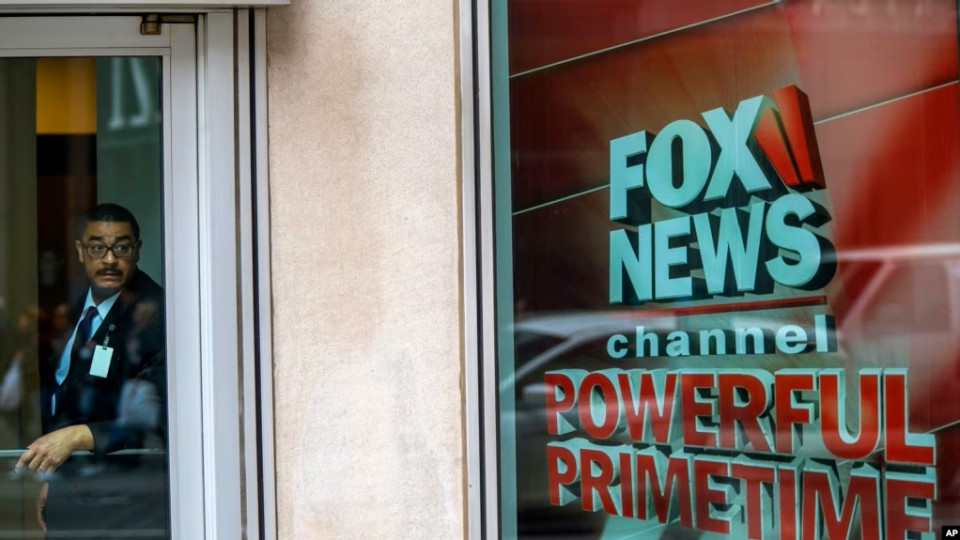 Новинна мережа Newsmax подала антимонопольний позов проти Fox News