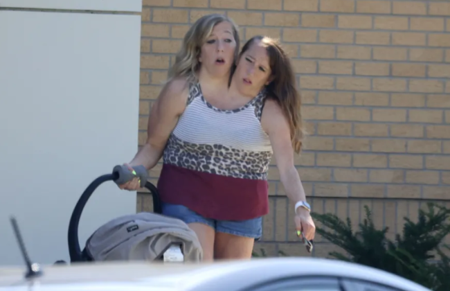 Самые известные сиамские близнецы Эбби и Бриттани Генсел, вероятно, родили ребенка — фото