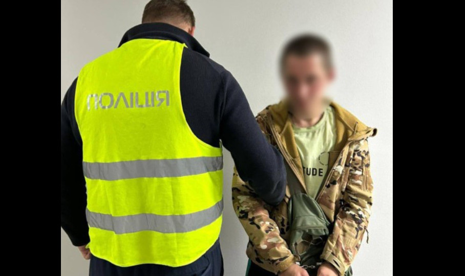 У Києві чоловік пограбував пораненого військового на візку