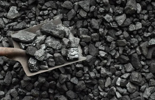 Украина накопила 2 млн тонн угля на зиму, но готовится к импорту из-за рисков обстрелов
