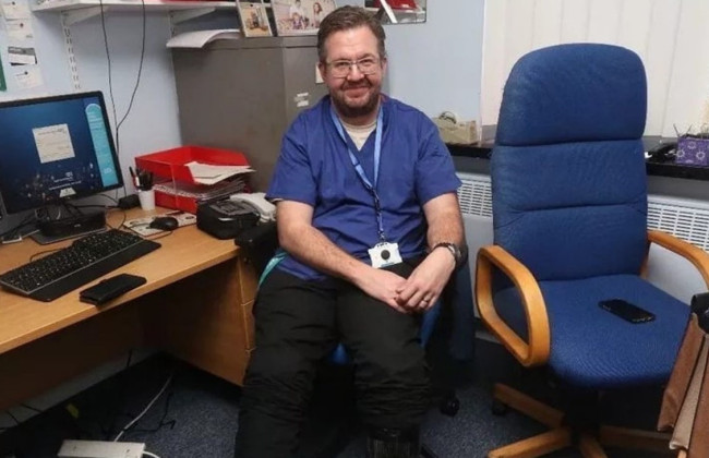 Судили британского хирурга, который намеренно отморозил себе ноги ради фетиша и страховки