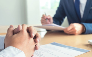 Що робити з працівниками, які не можуть вийти на роботу і не можуть виконувати її дистанційно — розповіли у Держпраці