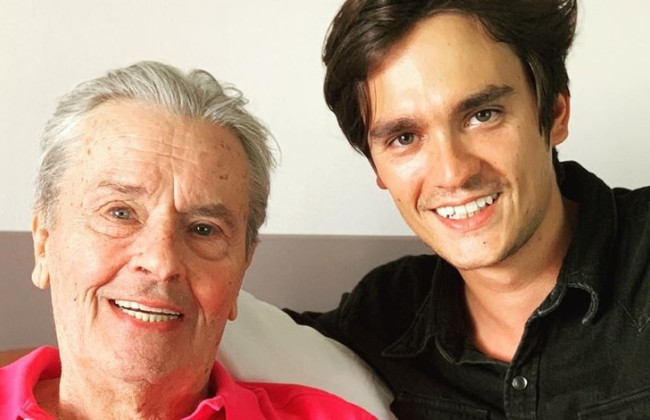 Младший сын Алена Делона требует суд аннулировать последнее завещание отца