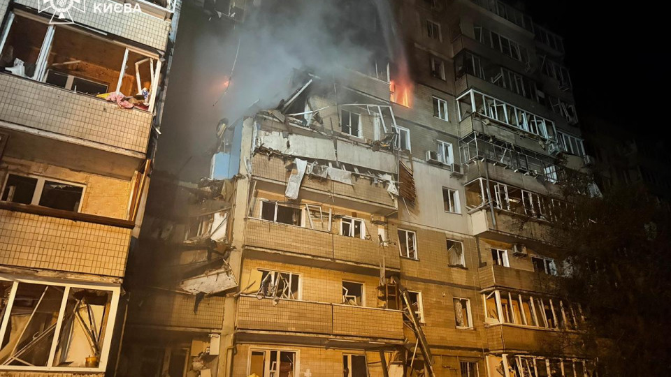 В ГСЧС показали последствия атаки на Киев – снова в огне многоэтажки, фото