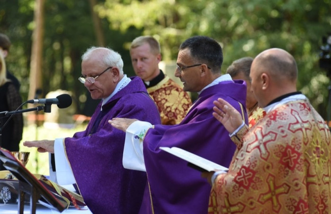 На Тернопольщине перезахоронили останки, найденные во время поисковых работ в Пужниках