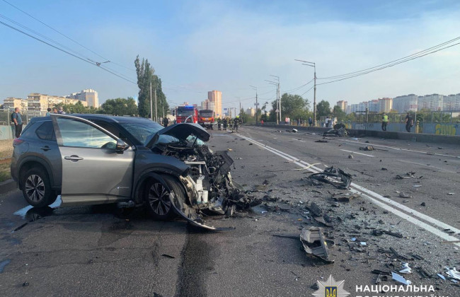 В Киеве произошло смертельное ДТП на Харьковском шоссе: двое погибших, фото и видео
