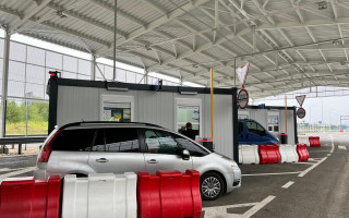 Уряд уточнив правила виїзду за кордон для колишніх послів під час воєнного стану