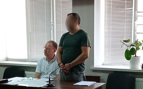 В Николаеве «черный лесоруб» хотел за 800 евро выкупить у следователя арестованный автомобиль