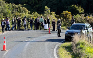 В Новой Зеландии полиция застрелила мужчину, который скрывался с детьми в дикой местности