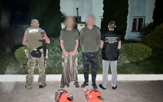 Біля Угорщини затримали втікачів з бокорізами та рятувальними жилетами