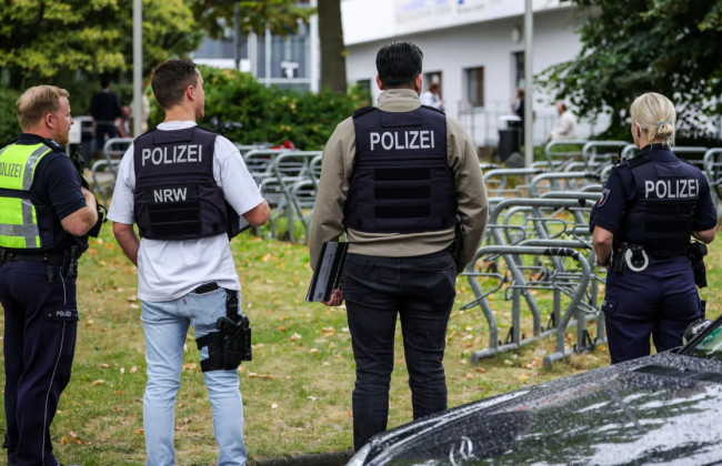 В Германии суд выдал ордер на арест студента за нападение с ножом на преподавательницу