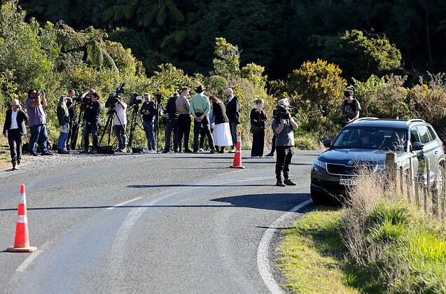 В Новой Зеландии полиция застрелила мужчину, который скрывался с детьми в дикой местности
