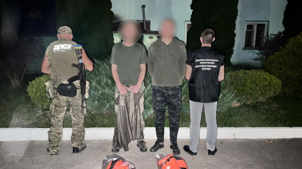 Біля Угорщини затримали втікачів з бокорізами та рятувальними жилетами