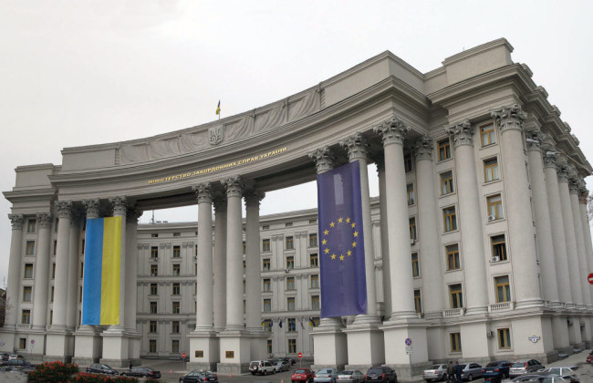 МИД сможет напрямую инициировать вопросы о применении и отмене санкций — правительство внесло законопроект