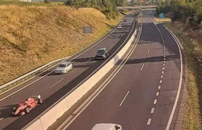 В Чехии задержали водителя Формулы-1, который годами гонял по автострадам без номеров