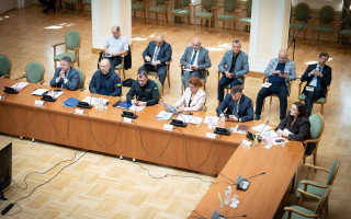 Правительство упростило бронирование кадров для предприятий в зонах боевых действий и ОПК