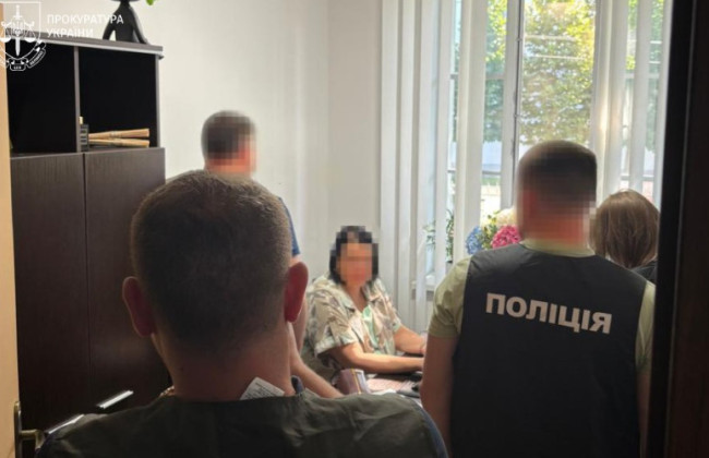 В Черкасской области разоблачили «юристку», которая вымогала взятки с уклонистов, чтобы ТЦК их не объявлял в розыск