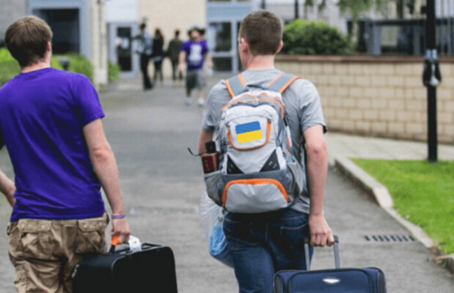 В Конфедерации работодателей заявили, что студенты массово берут академические отпуска, чтобы выехать за границу