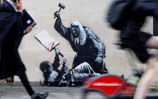 Поліція Лондона почала розслідування проти художника Бенксі після його малюнка на будівлі суду