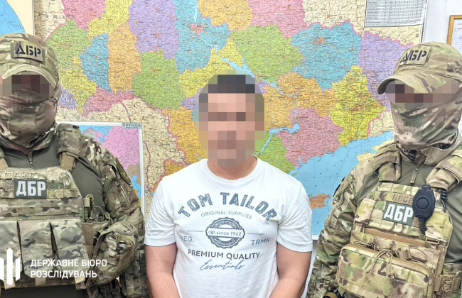 В Украину экстрадировали бывшего сотрудника  ГАИ, подозреваемого в незаконной легализации премиальных авто